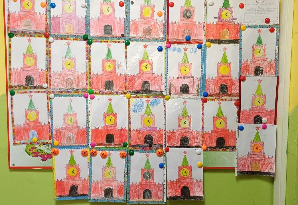 Рисование в старшей группе № 2 "Спасская башня Кремля"