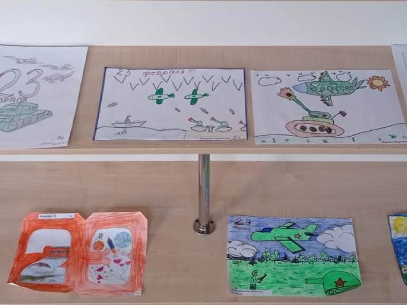 Выставка детских рисунков "Защитники Отечества"